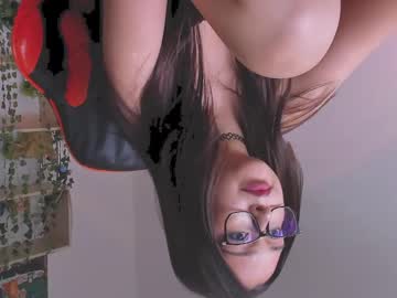 Angeliclever Chaturbate stream image from June 27, 2025