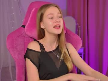 Evemundie Chaturbate stream image from June 27, 2025