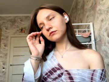 Foxie_Flare_Twinkle_Yay Chaturbate stream image from June 27, 2025