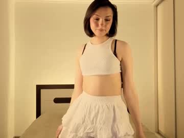 Yourbellawest Chaturbate stream image from June 27, 2025