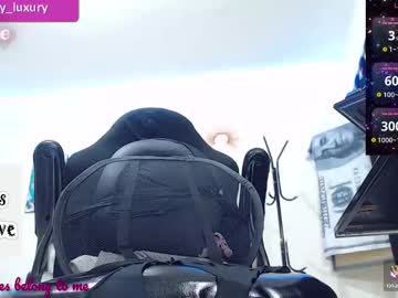 00goldendoll Chaturbate stream image from June 27, 2025