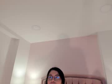 Bella__Wood Chaturbate stream image from June 27, 2025