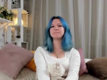 Lunamelt Chaturbate stream image from June 27, 2025