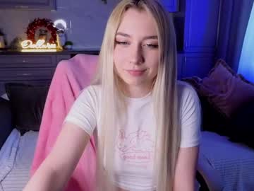 Owlluree Chaturbate stream image from June 28, 2025