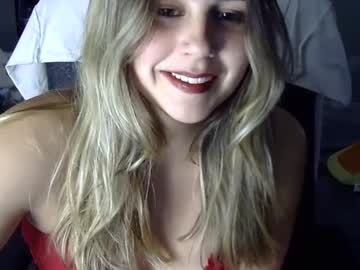 Maddihelton45 Chaturbate stream image from June 28, 2025