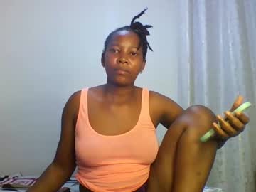 Freakypetitebooty Chaturbate stream image from June 28, 2025