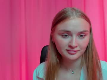 Lukeriamoon Chaturbate stream image from June 28, 2025