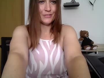 Juneybeejazz Chaturbate stream image from June 28, 2025