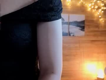 Lilywings Chaturbate stream image from June 28, 2025
