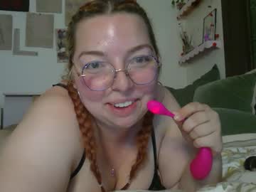Curvycate127 Chaturbate stream image from June 29, 2025