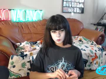 Luxxxthefox Chaturbate stream image from June 29, 2025