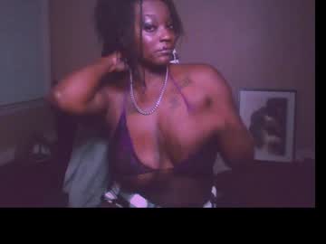Queenmarcaia Chaturbate stream image from June 29, 2025