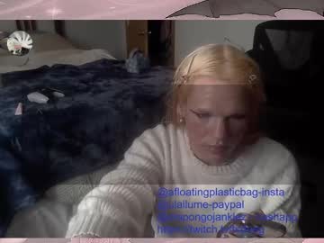Babydoldee15277 Chaturbate stream image from June 29, 2025