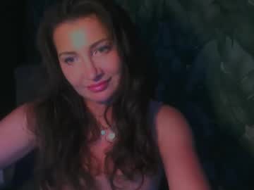 Lunisse Chaturbate stream image from June 29, 2025