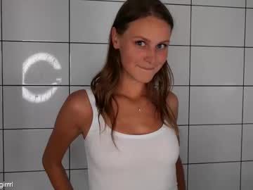 Emi_Me Chaturbate stream image from June 29, 2025
