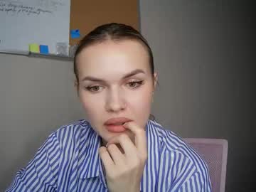 Veluraa Chaturbate stream image from June 29, 2025