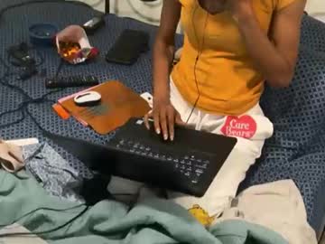 Lalunevelvet Chaturbate stream image from June 30, 2025
