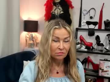Crystalxohotty Chaturbate stream image from June 30, 2025
