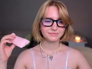 Foxyfleur Chaturbate stream image from June 30, 2025
