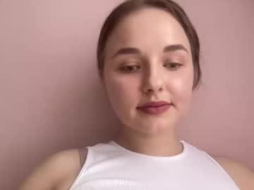 Starlitglow Chaturbate stream image from June 30, 2025