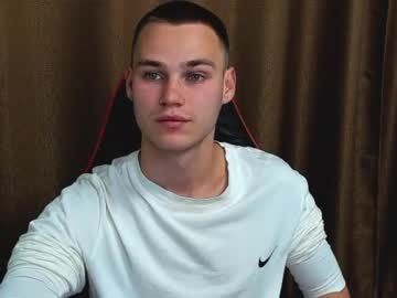 Robert10211 Chaturbate stream image from June 30, 2025