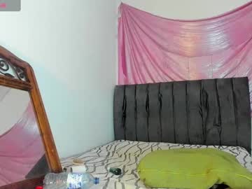 Latinaastepmomm Chaturbate stream image from June 30, 2025