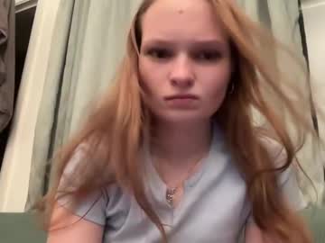 Kezmi Chaturbate stream image from July 01, 2025