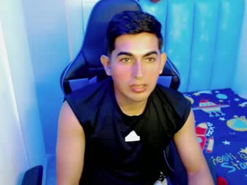Mapachee_S Chaturbate stream image from July 01, 2025