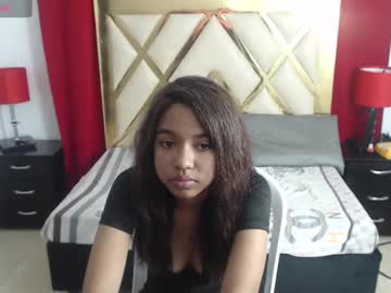 Julianagomez21 stream image from July 02, 2025