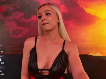 Julliamilerrr Chaturbate stream image from July 02, 2025