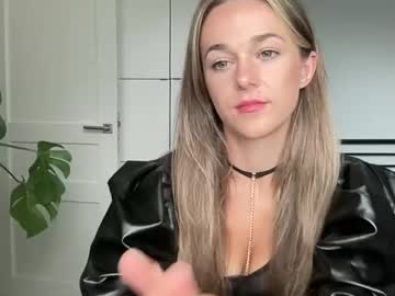 Mmminnie Chaturbate stream image from July 03, 2025