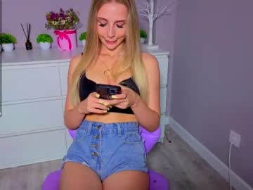 Kristall_Cutie Chaturbate stream image from July 03, 2025
