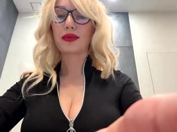 Exava Chaturbate stream image from July 04, 2025