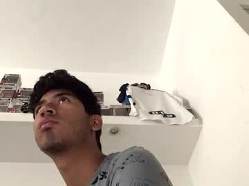 Mangopitudo Chaturbate stream image from July 04, 2025