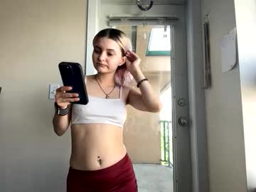 Keafywifiy Chaturbate stream image from July 04, 2025