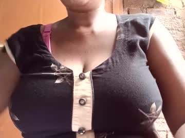 Meena45 Chaturbate stream image from July 05, 2025