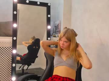 Minnie_Collins Chaturbate stream image from July 07, 2025