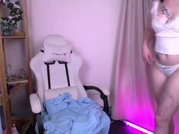 Evelinepearl Chaturbate stream image from July 07, 2025