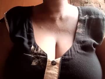 Meena45 Chaturbate stream image from July 07, 2025