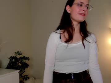 Lynngoldston Chaturbate stream image from July 07, 2025