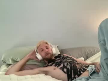 Lesgstring Chaturbate stream image from July 08, 2025