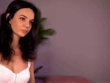Adellevixen Chaturbate stream image from July 08, 2025