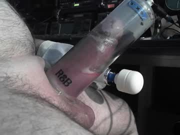 Hugepumper Chaturbate stream image from July 08, 2025