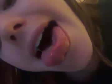 Hellokitten123 Chaturbate stream image from July 09, 2025