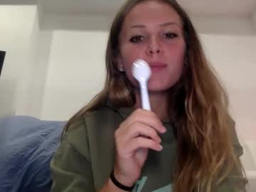 Laurascottxoxo Chaturbate stream image from July 09, 2025