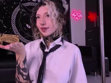 Hazellwitch Chaturbate stream image from July 09, 2025