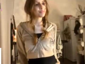 Kissnotilt Chaturbate stream image from July 10, 2025