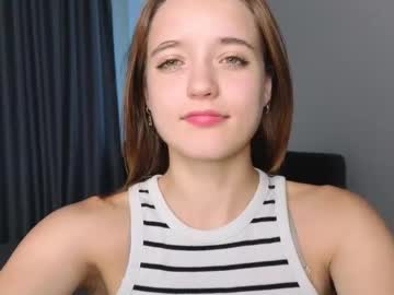 Mewaura Chaturbate stream image from July 10, 2025