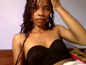 Cynthia009946756 Chaturbate stream image from July 10, 2025