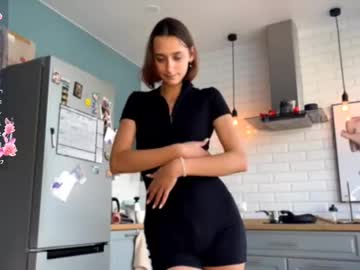 Quennacapell Chaturbate stream image from July 10, 2025